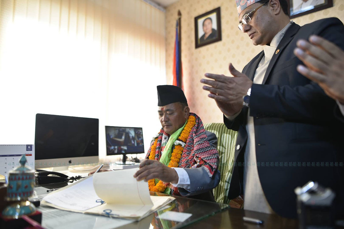 https://raracms.setopati.com/uploads/shares/2019/01/sujita/sighdurbar/sighdurbar (1).jpg